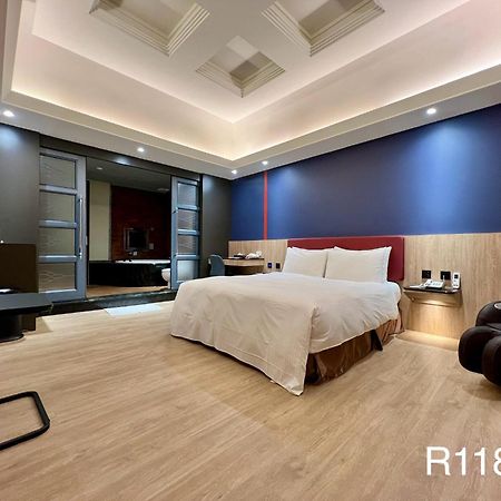 Holiday Motel Tainan Extérieur photo