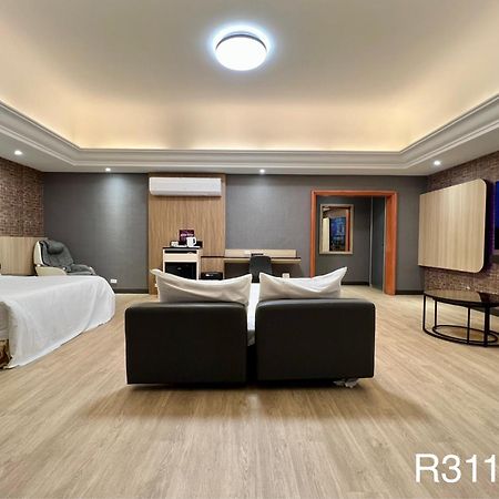 Holiday Motel Tainan Extérieur photo