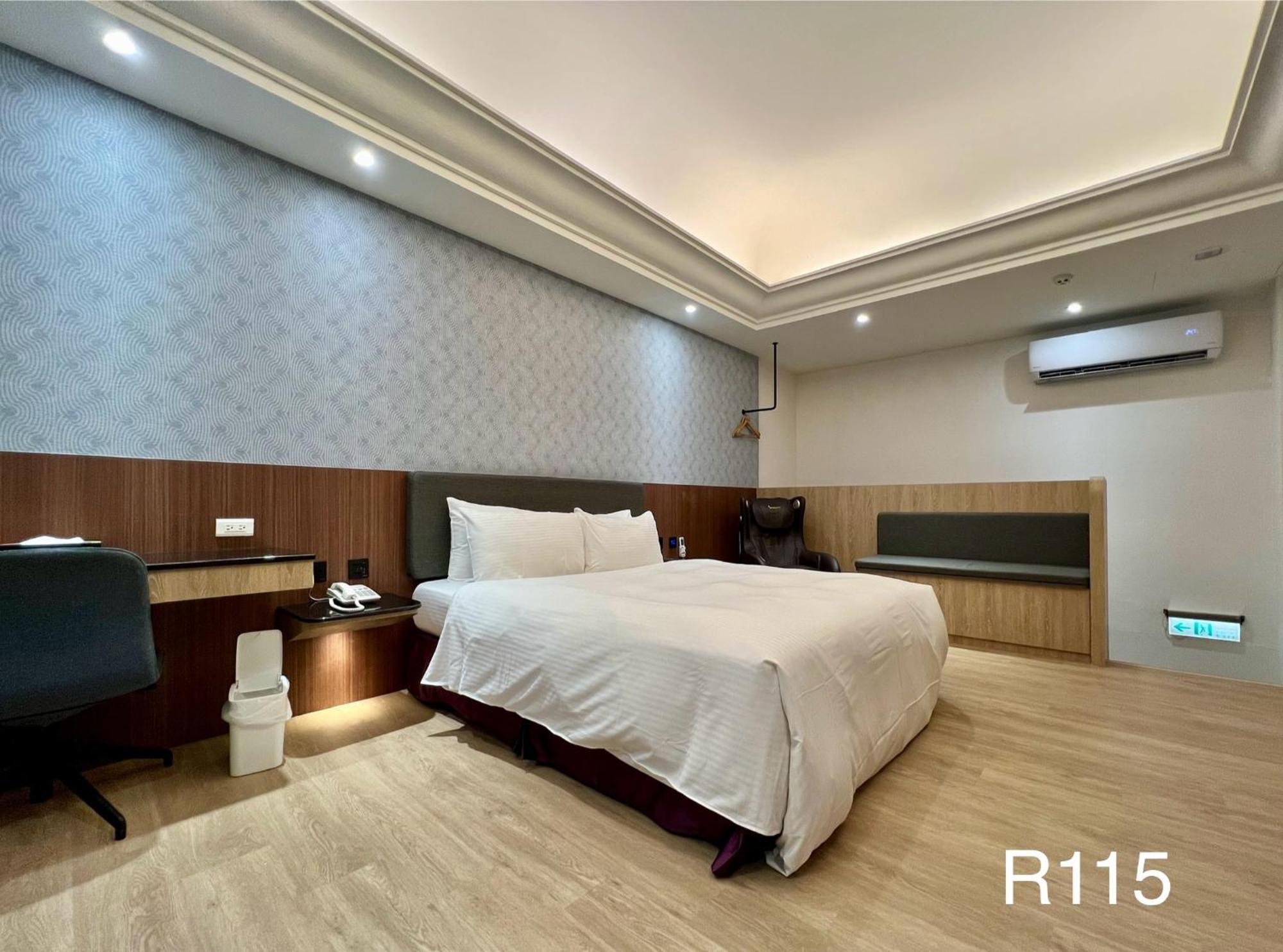 Holiday Motel Tainan Extérieur photo