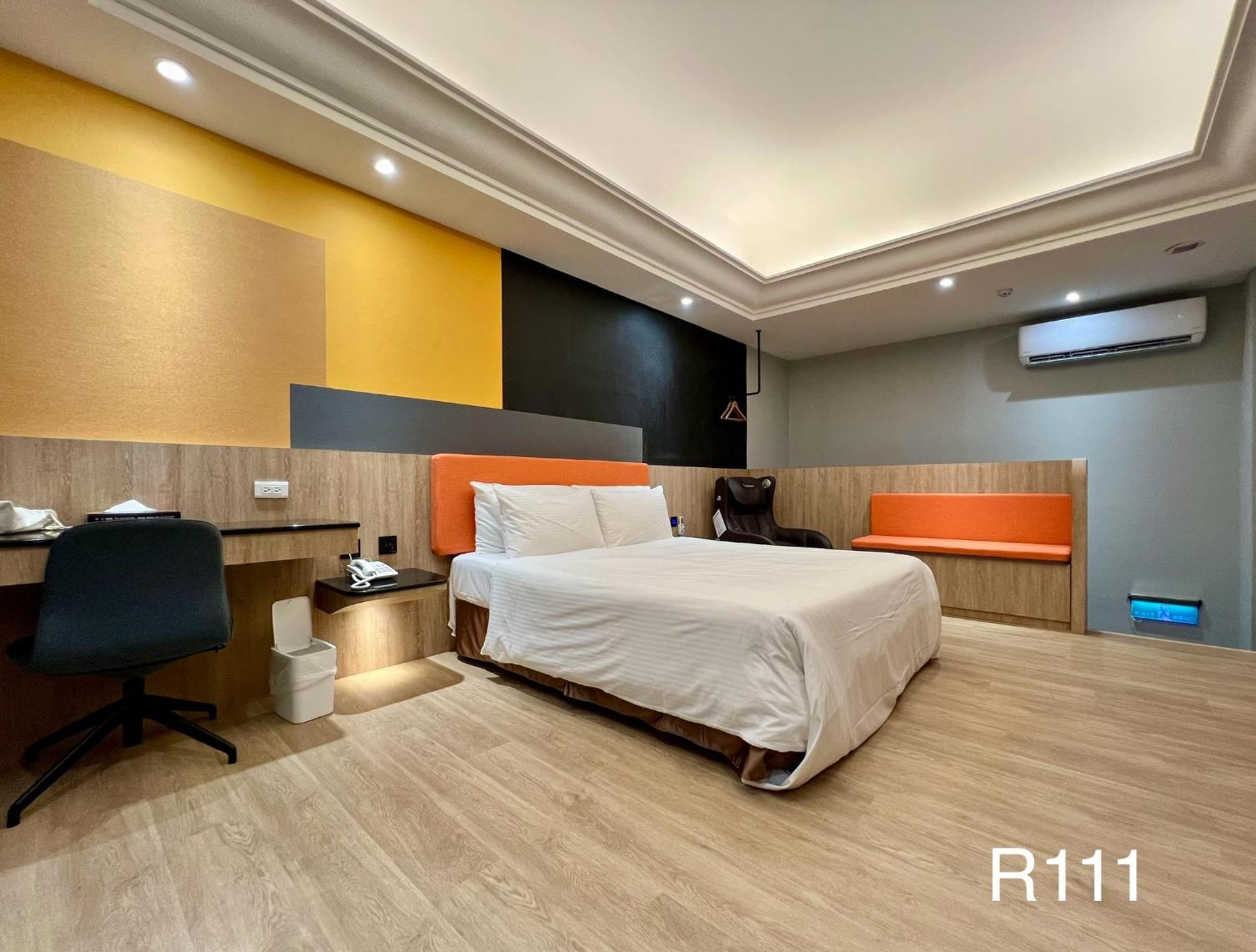 Holiday Motel Tainan Extérieur photo