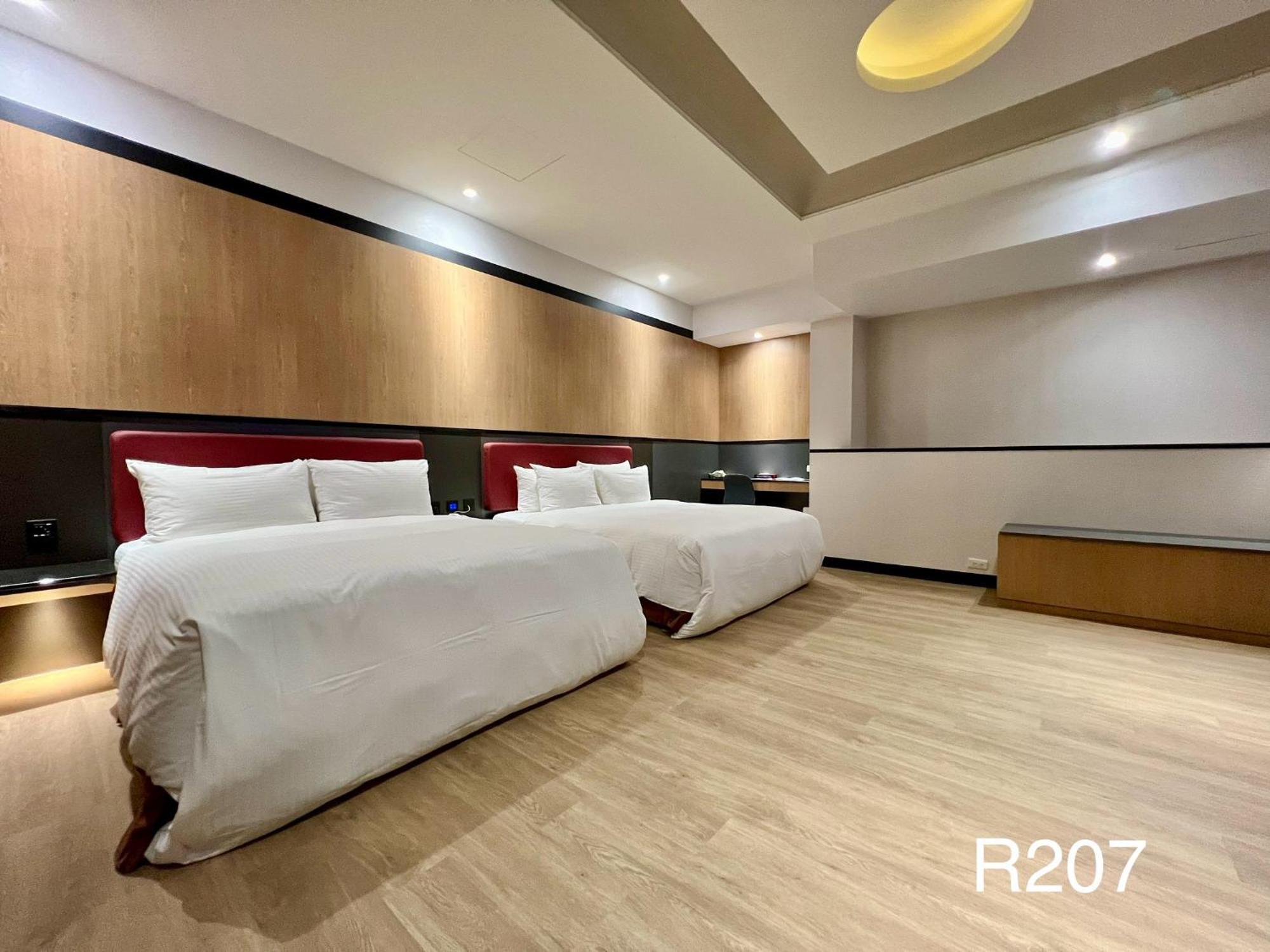 Holiday Motel Tainan Extérieur photo