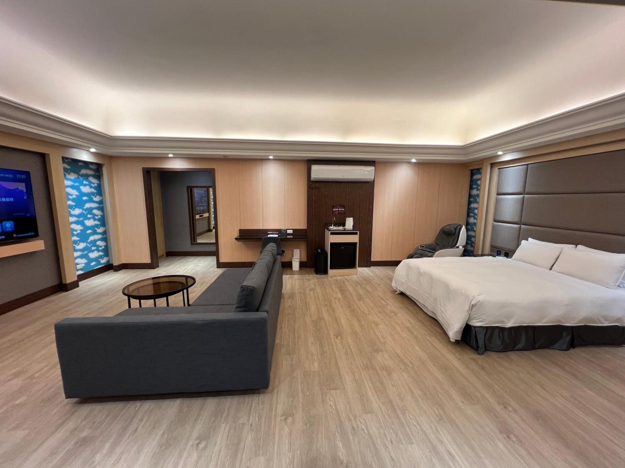 Holiday Motel Tainan Extérieur photo